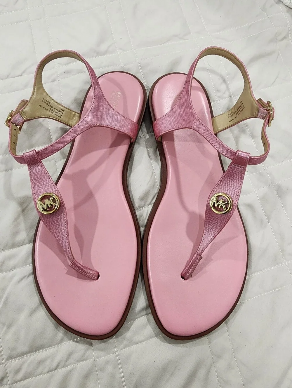 Michael Kors Mallory T-Strap Flat Sandals Pink Crosshatch Gold MK Medallion 8